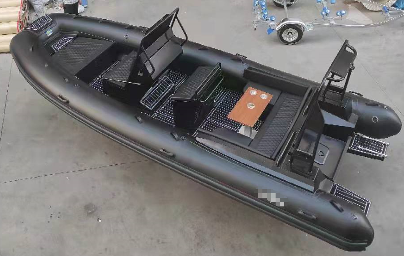 Wenn sich das RIB-Boot nach dem Anpassen des Motormontagewinkels immer noch häufig dreht, können die folgenden Gründe dafür verantwortlich sein